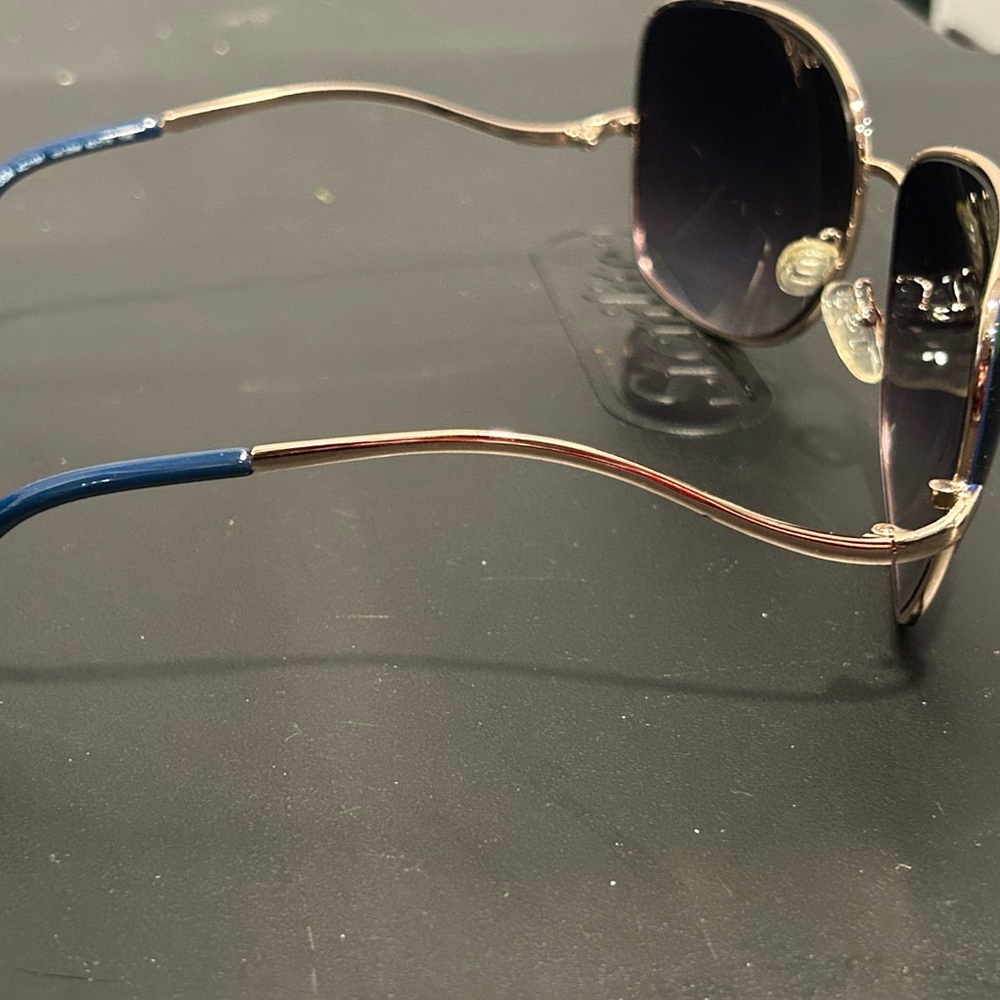 Kenneth Cole Reaction Gold and Blue Sunglasses Timeless Design - Picture 5 of 10